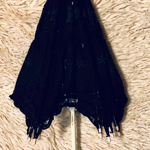 1920s-Style Black Battenberg Lace Parasol with Wood/ Metal Hardware - Picture 7 of 7
